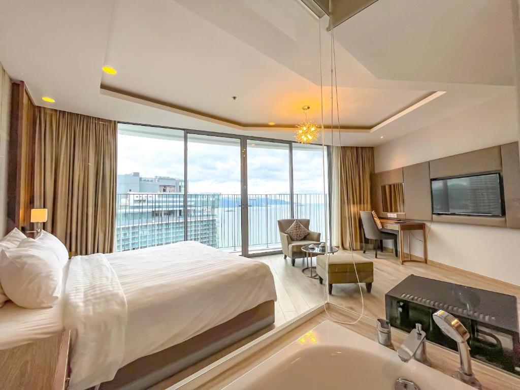 Cozy Panorama Apartment In Front of the City Center Beach