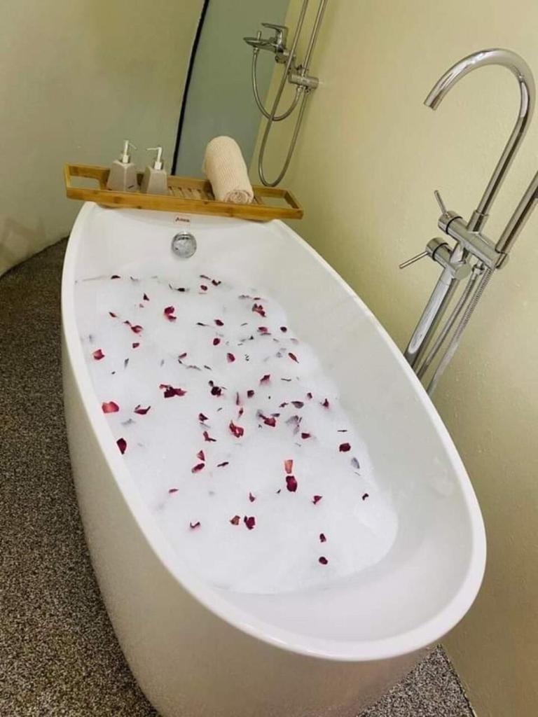 Villa 8 phòng ngủ - view hồ - BBQ - bể bơi riêng - Ba Vì