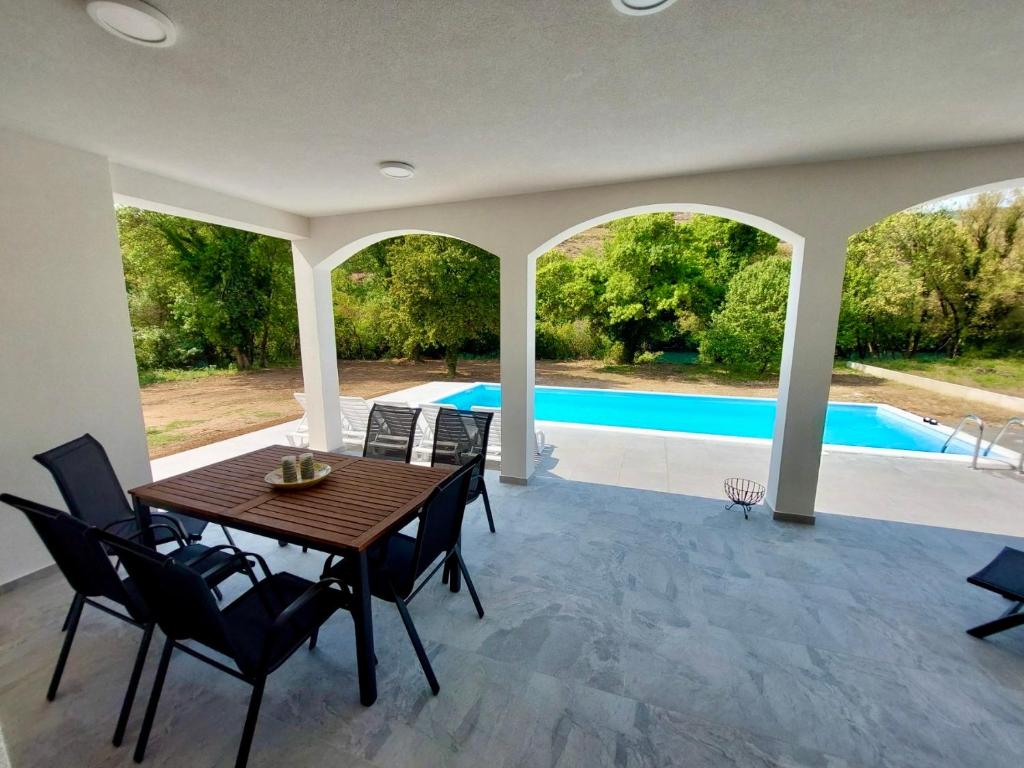 Villa Blanc - with Buna Riverside photo 1