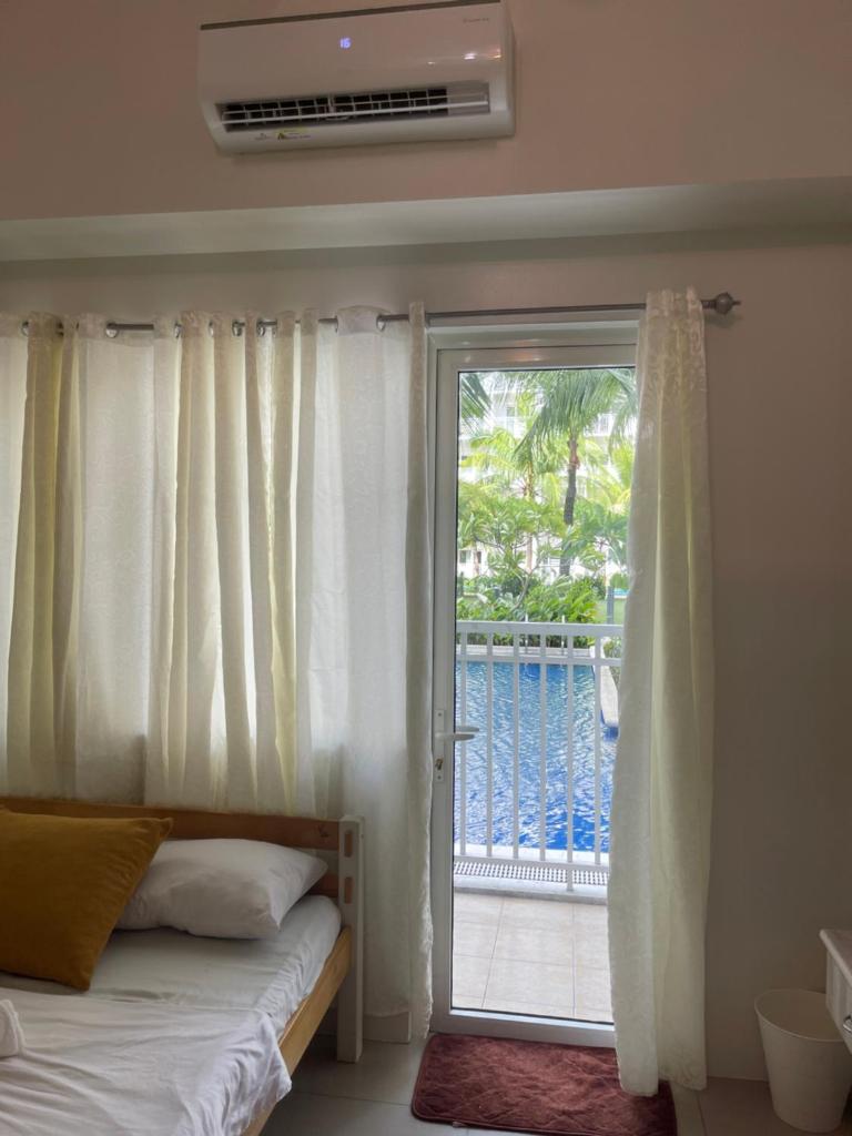 Shore Residence Direct Pool Access MOA Complex, Metro Manila