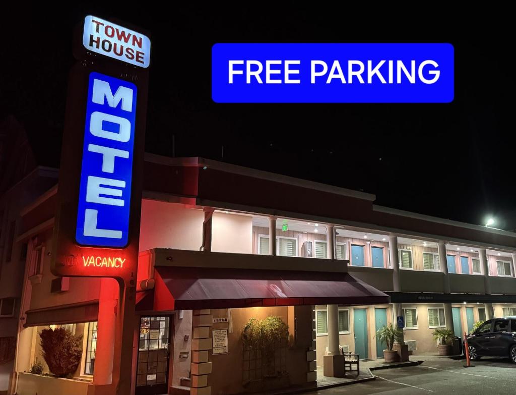 Townhouse Motel image