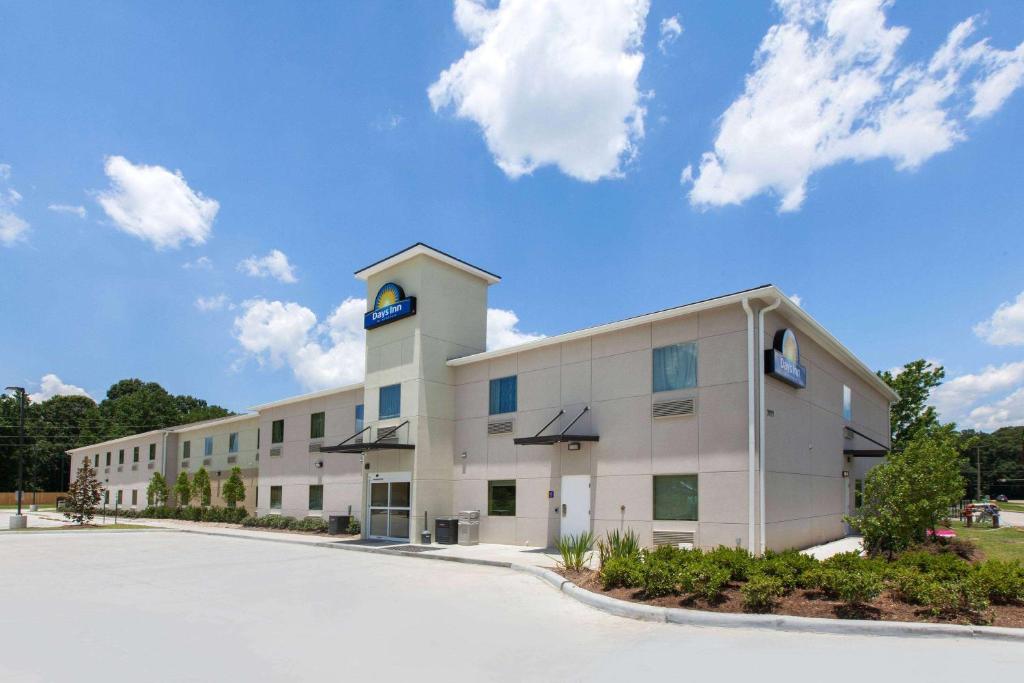 Days Inn by Wyndham Baton Rouge Airport image
