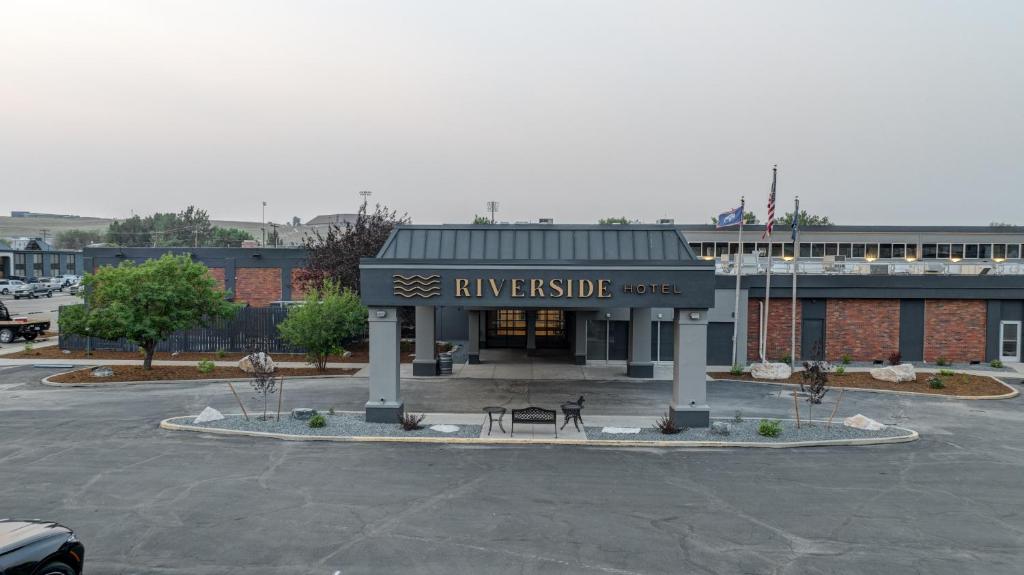 Riverside Hotel image