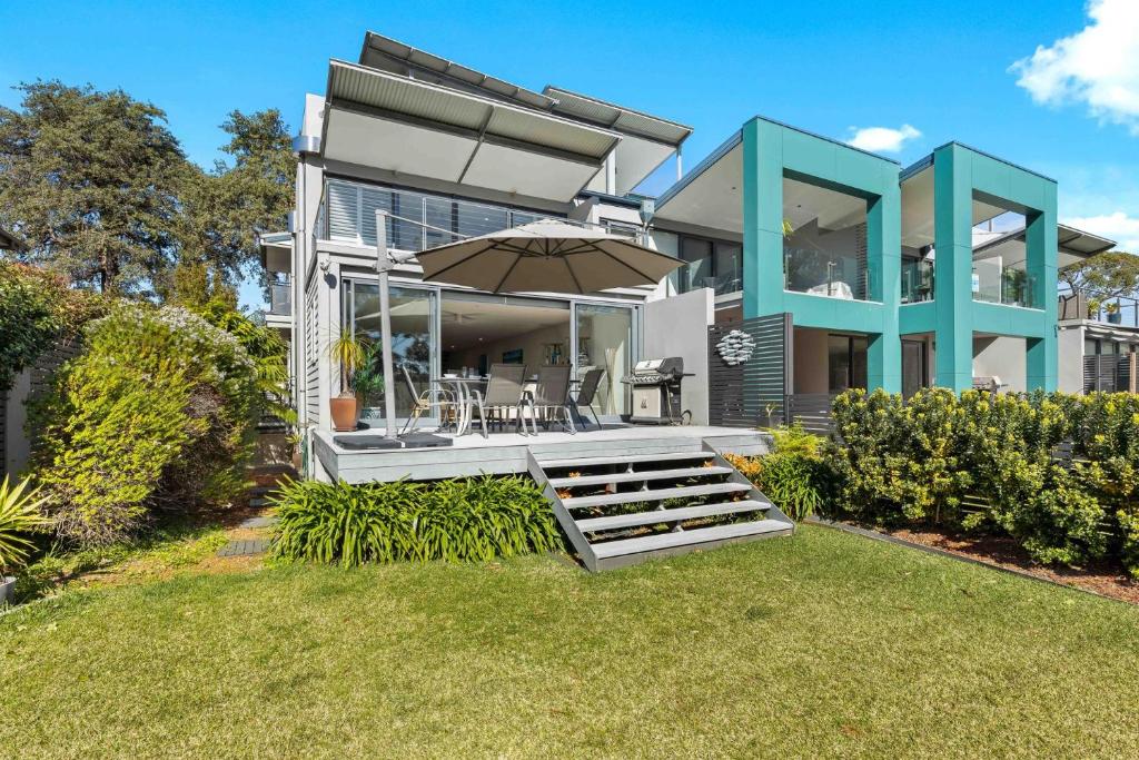 Bowie's Beach House by Experience Jervis Bay photo 1