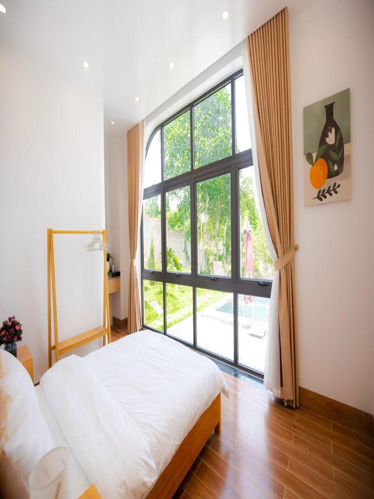 Villa 6 Phòng ngủ - Đầy đủ tiện ích - bể bơi - bàn bi a - Hoà Bình