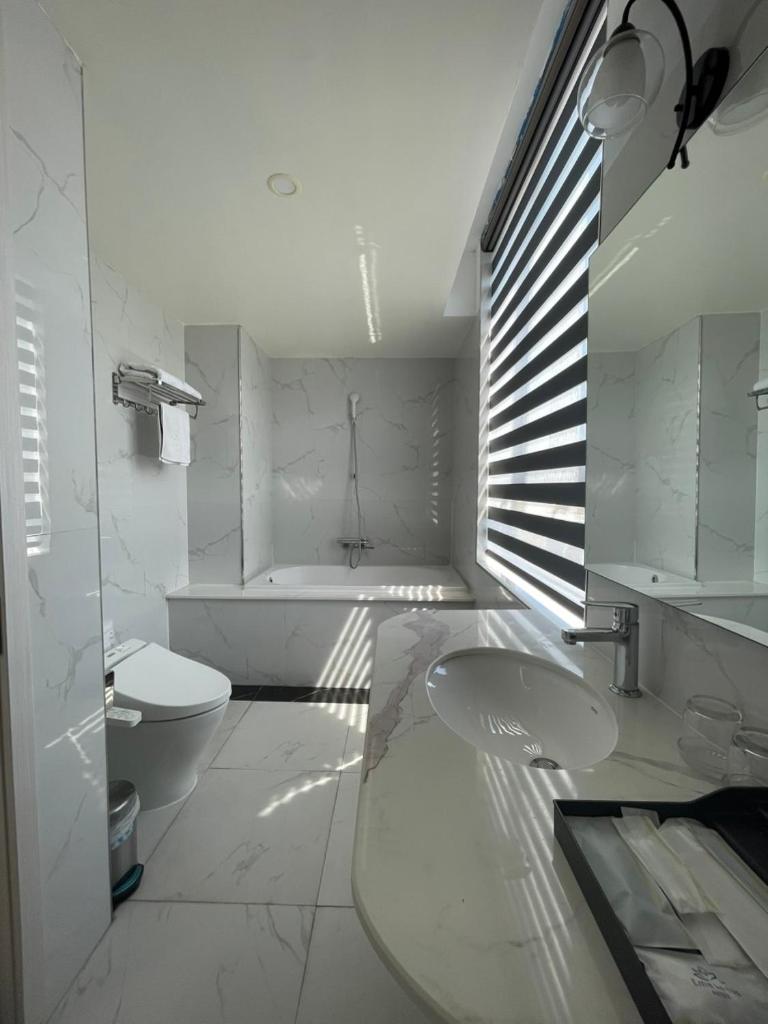 Lotus Hotel & Apartment