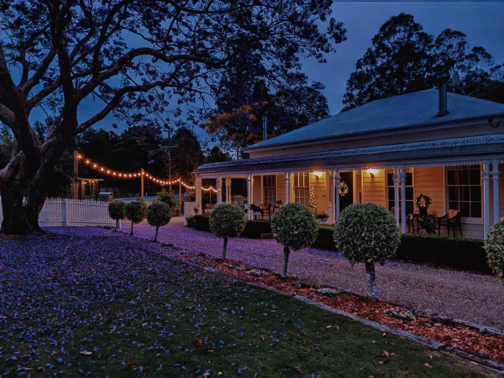 WinterGreen Manor at Maleny - Tap to explore photos