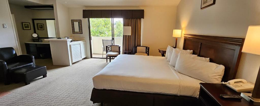 Adobe Inn image