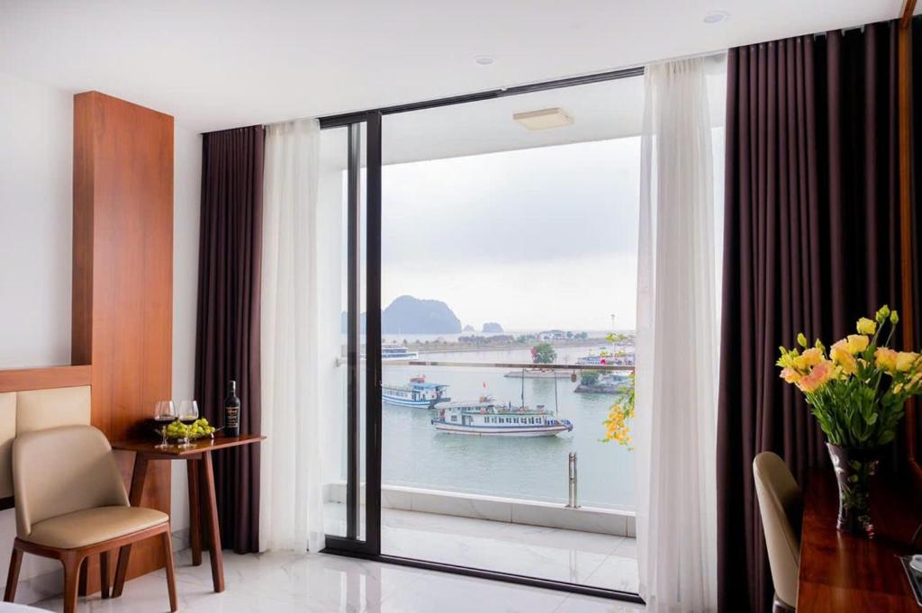 Hạ Long Land Hotel