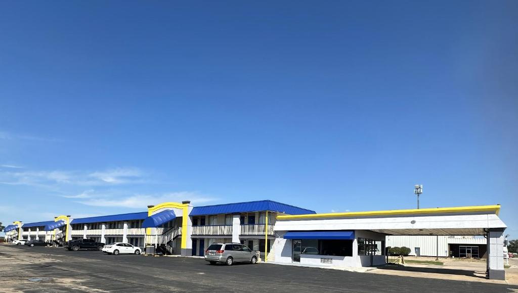 Days Inn by Wyndham Salina South image