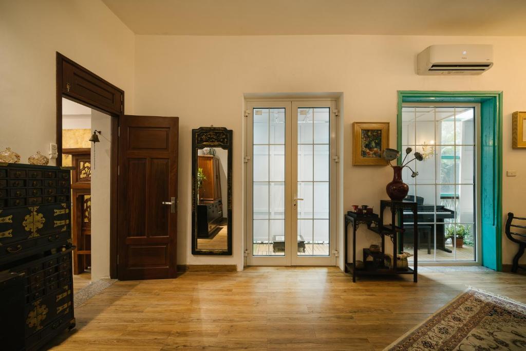 Panorama City view in Old Quarter 3BRs Apartment