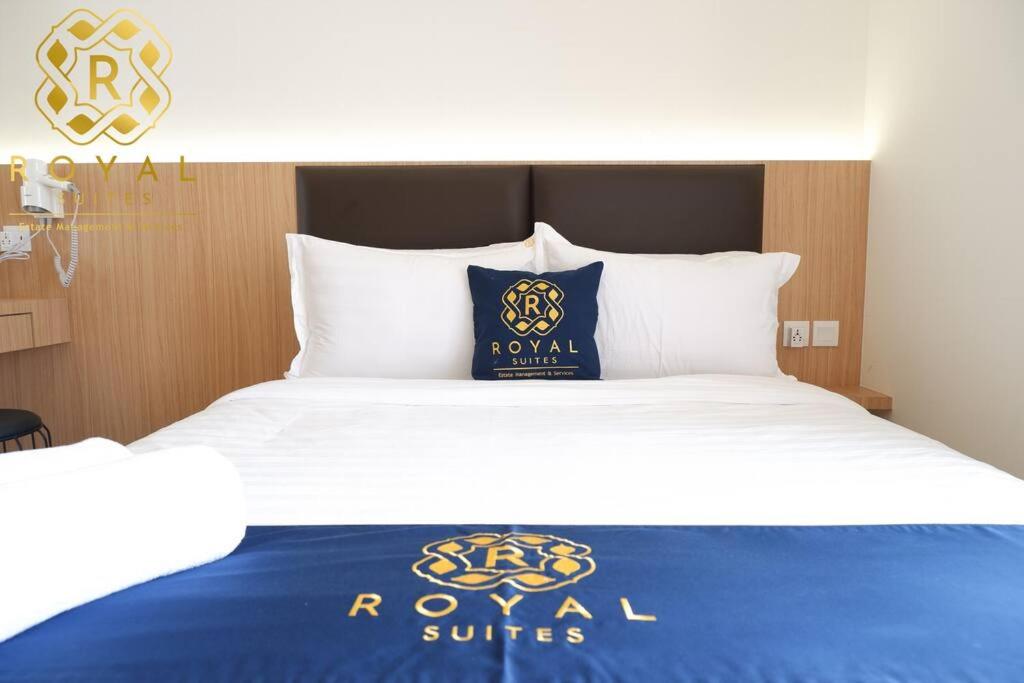 Royal Suites Studio 12QZ - Citra Plaza Nagoya Apartment - Tap to explore photos