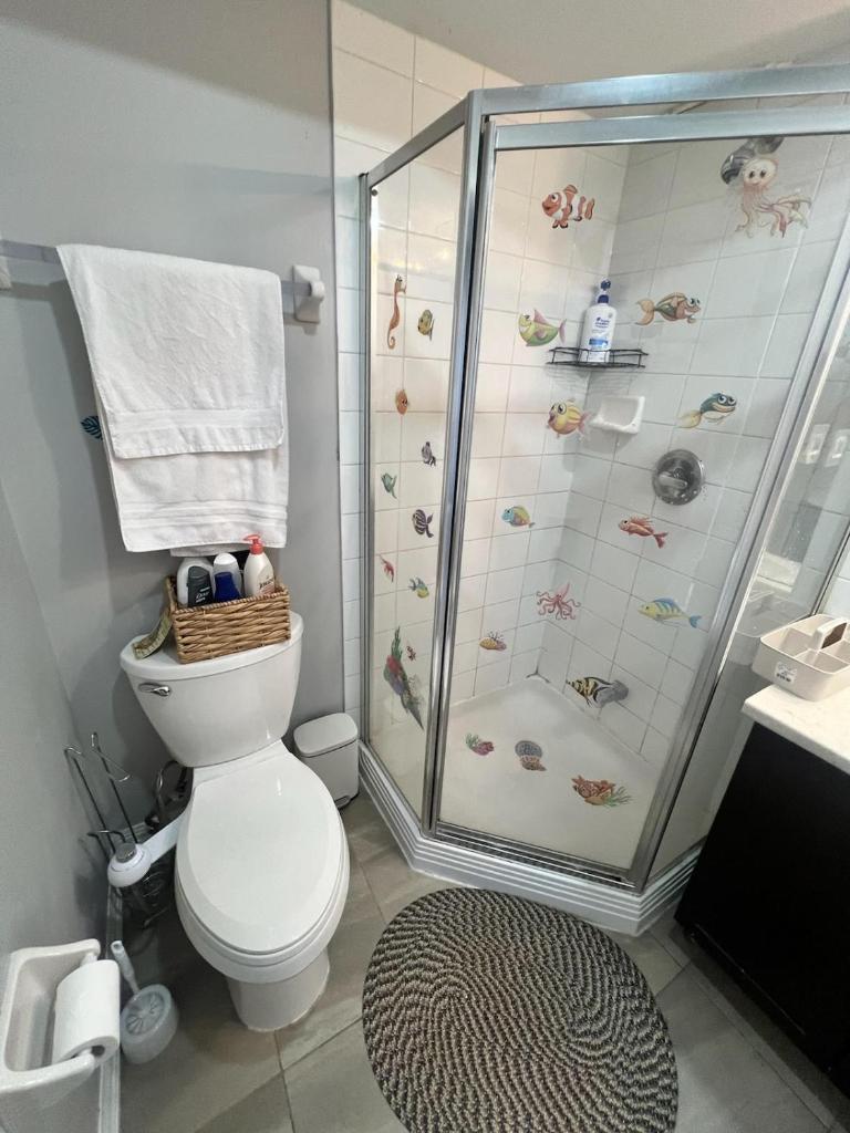 Private, Secure, Immaculate & Cozy Room - Tap to explore photos