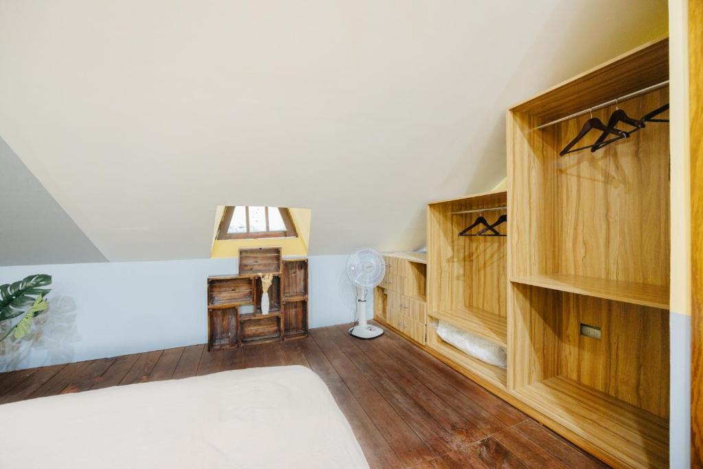 Duplex 3beds old quarter- big window street view