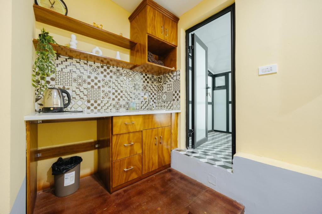 Duplex 3beds old quarter- big window street view