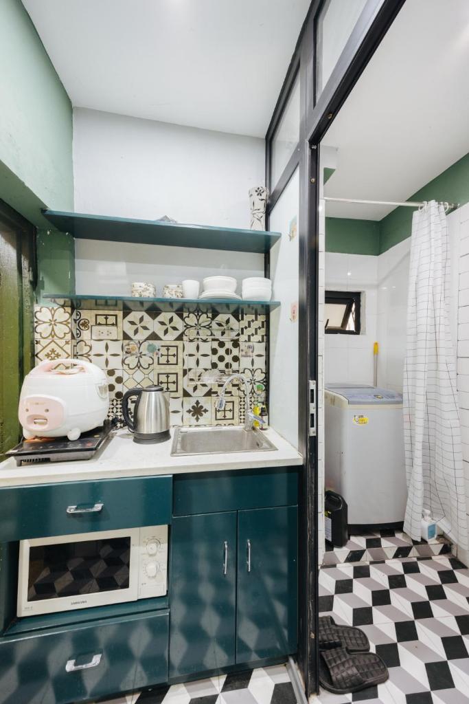 Duplex 3beds old quarter- big window street view