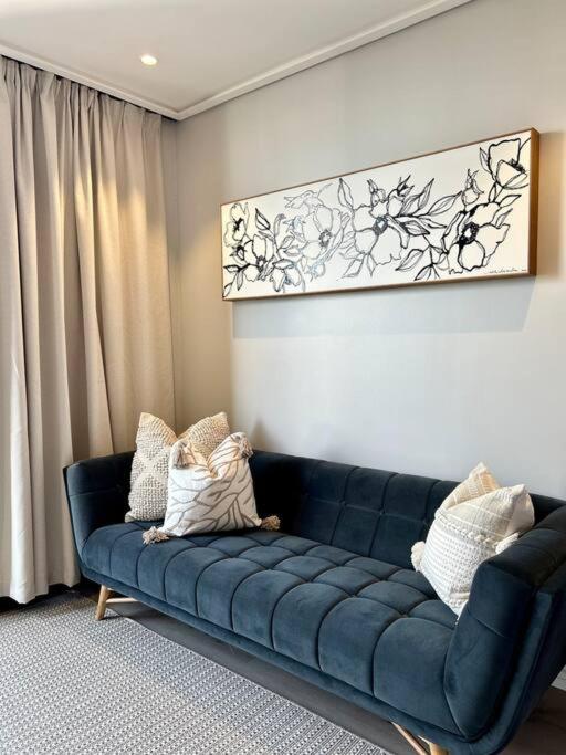 Modern 14th floor Apt with Balcony & Mountain Views at 16onBree - Tap to explore photos