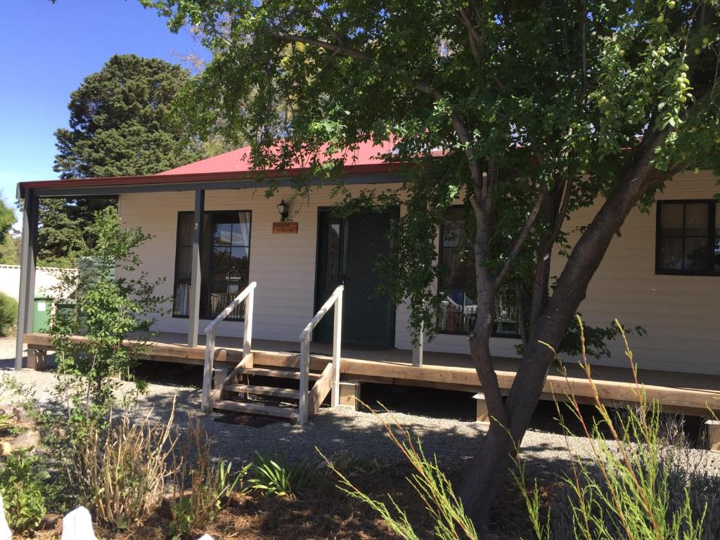 Auburn Hideaway photo 2