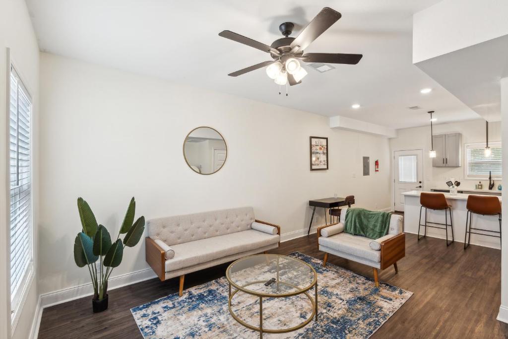 Alto D8 I Modern New Construction 2bd Apartment image