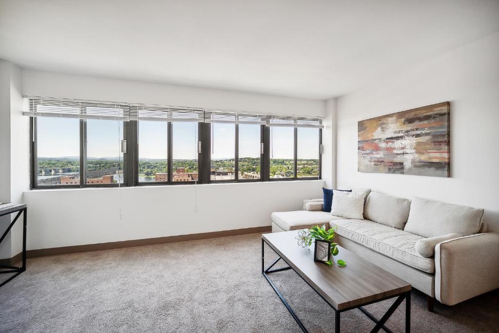 Pp 1802 Modern Corporate 2br, Pool, Gym image