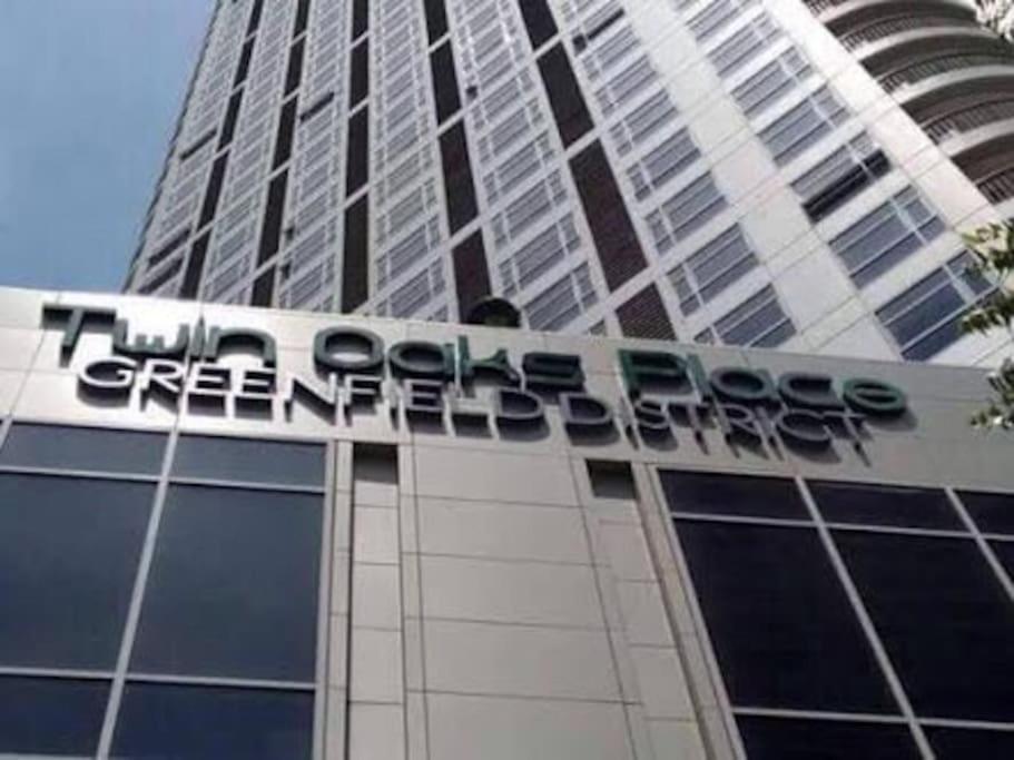 Twin Oaks Place West Tower, Metro Manila