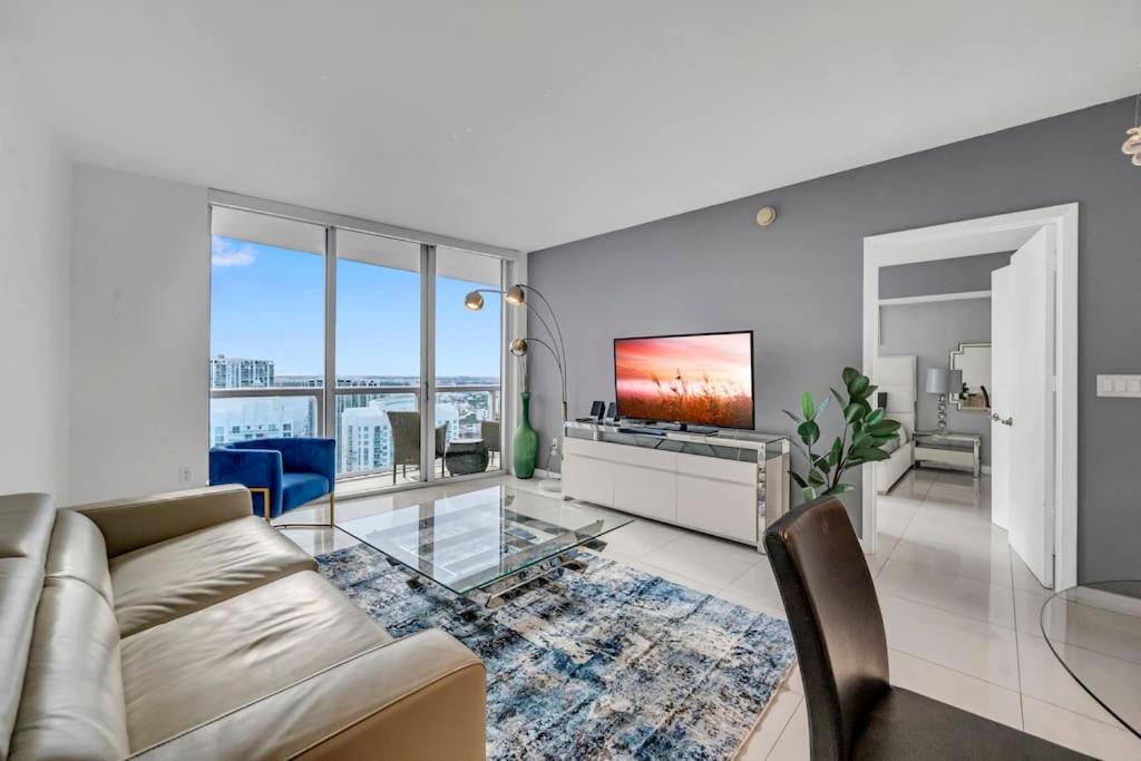 LUXURY 1BR CONDO W Icon Brickell-FREESPA image