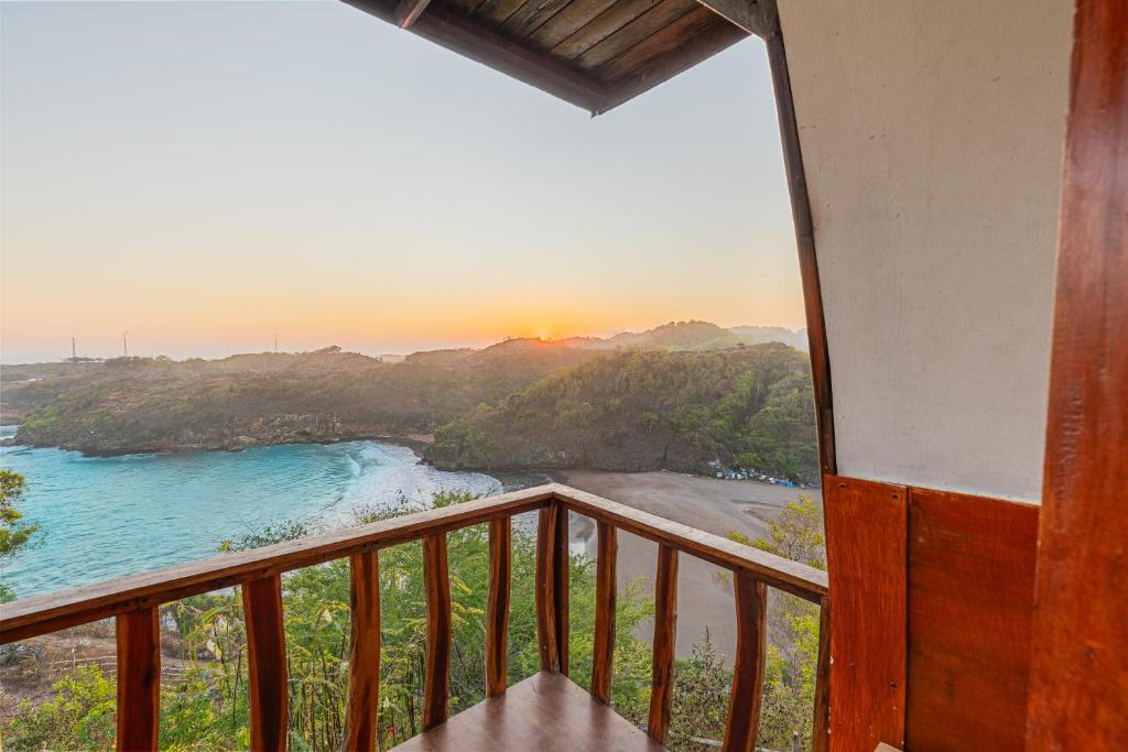 Baron Beach Bungalow photo 2