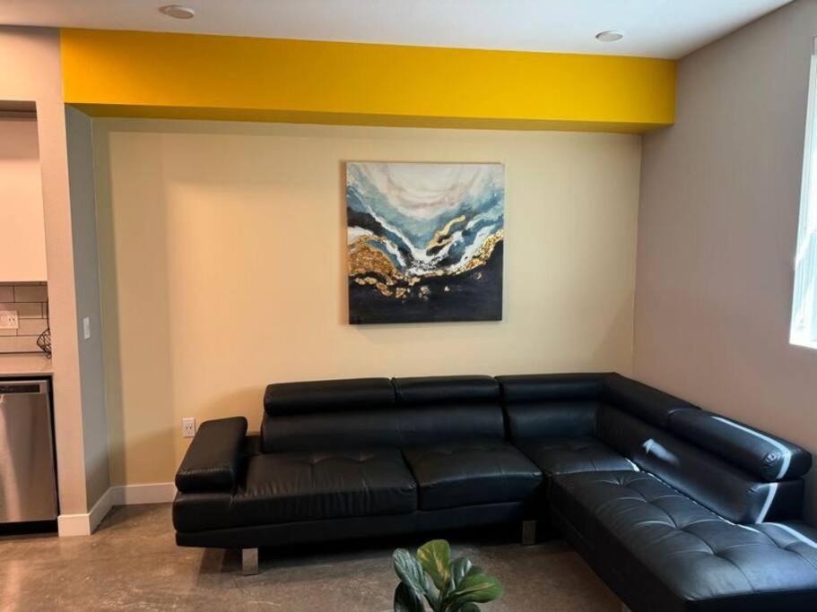 Spacious and Modern 3 bedroom 2 unit image