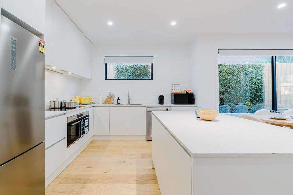 Stylish 4BR Family Townhouse with Private Courtyard photo 1