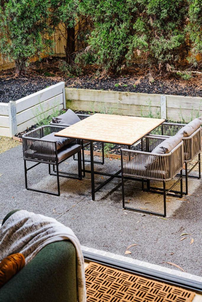 Stylish 4BR Family Townhouse with Private Courtyard photo 4