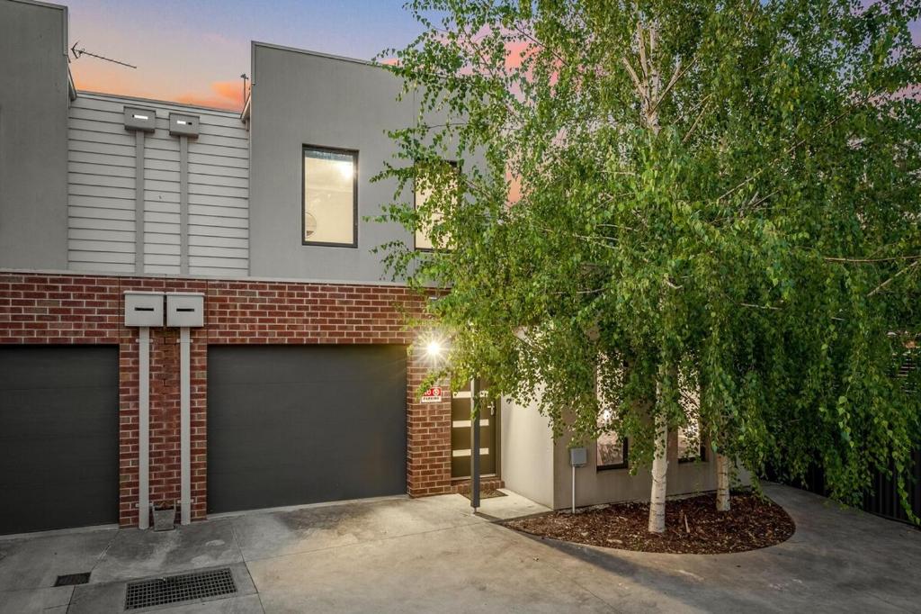 Sovereign Hill Close -private, peaceful, modern photo 1