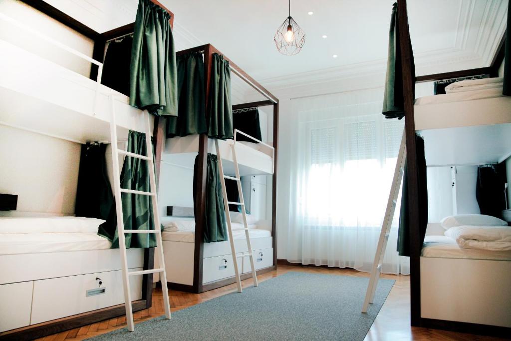Номер (Односпальная кровать в общем номере для женщин), Hostel Karavan Inn