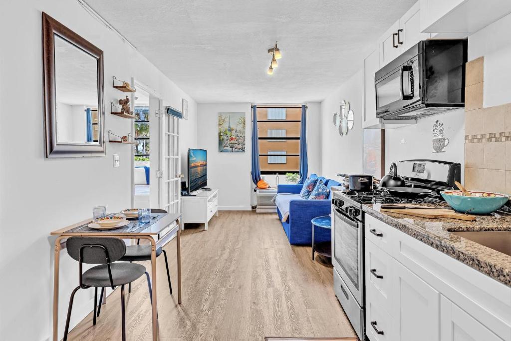 1 bedroom in the BEST location in South Beach ! image