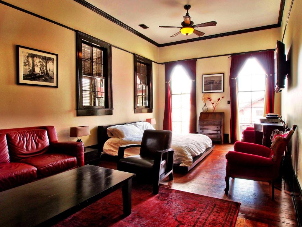 Royal Street Inn and R Bar image