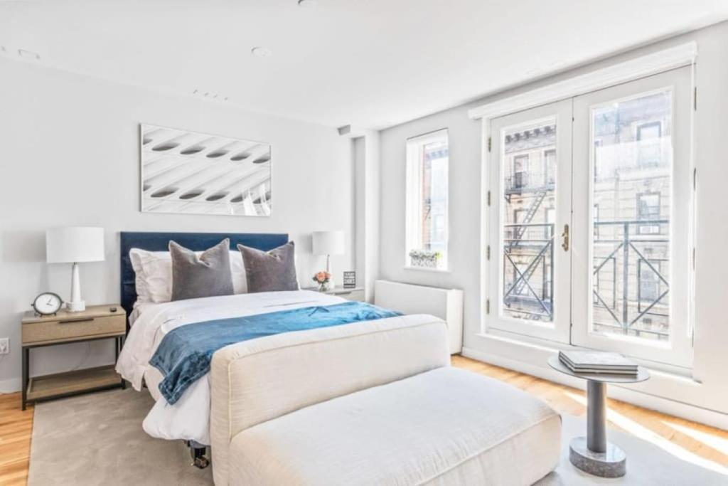 Luxe Studio with Charming Juliet Balcony image