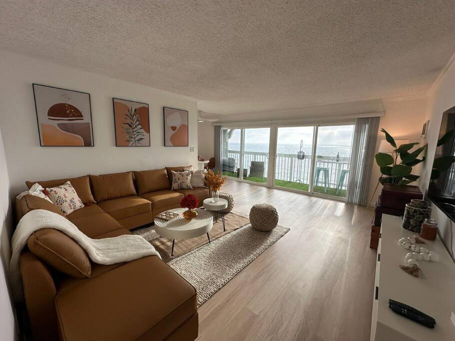 Oceanfront 2BR 2BA with Stunning View 333 image