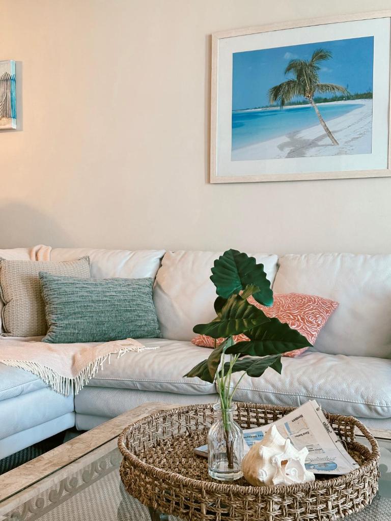 Pavilion Beach Front Apartment with Balcony image