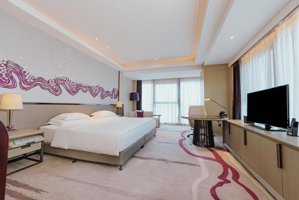 Crowne Plaza Yibin, an IHG Hotel - Tap to explore photos