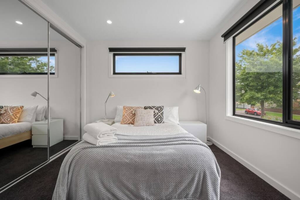Box Hill Central Townhouse by Short & Long Stays photo 1