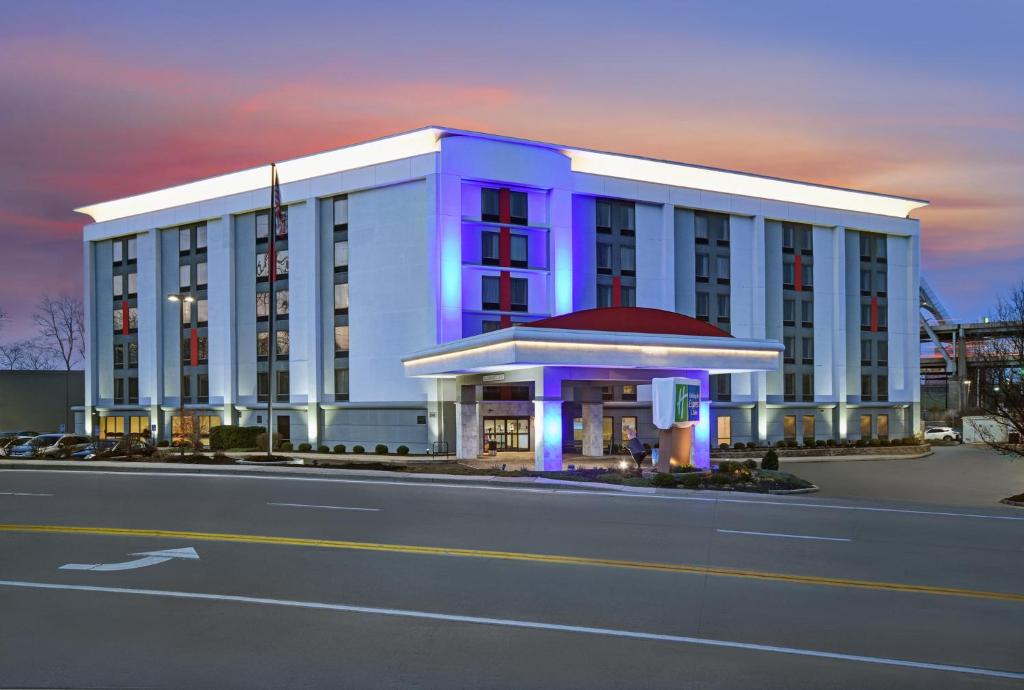 Holiday Inn Express & Suites Cincinnati Riverfront, an IHG Hotel image