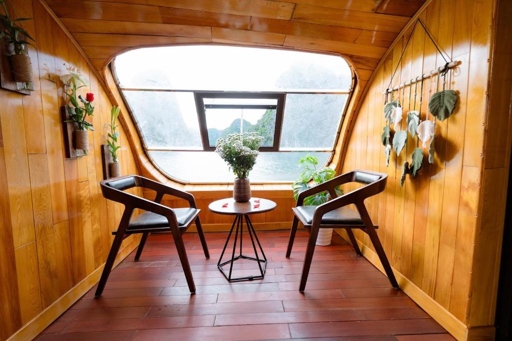 Lan Ha Bay Cruise 2Days 1Night From Cat Ba Island