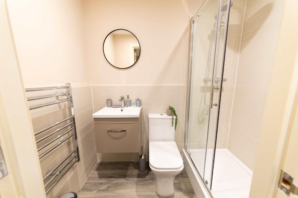 Fabulous 2 Bedroom Apartment in Machester - Tap to explore photos