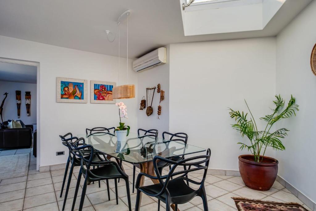Camps Bay Terrace Penthouse - Tap to explore photos