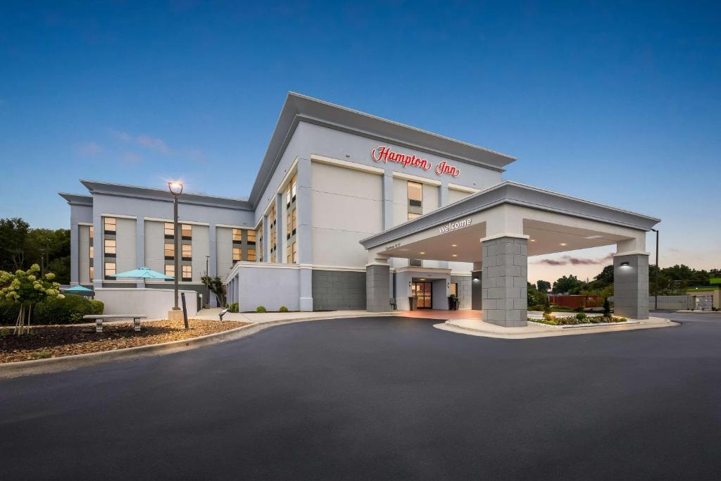 Hampton Inn Florence Midtown near University of North Alabama image