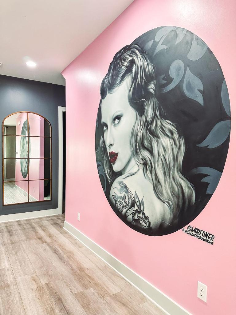 Rooms of The Swift House - 13 Bed Townhome in East Nash!