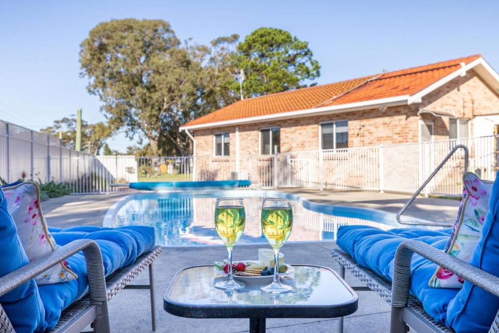 24 Irawari Crescent - pool, air con, pet friendly, boat parking photo 2