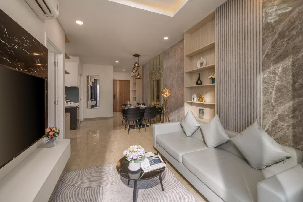 Monarchy Luxury 2 Bedroom Apartment Danang by Villuxy