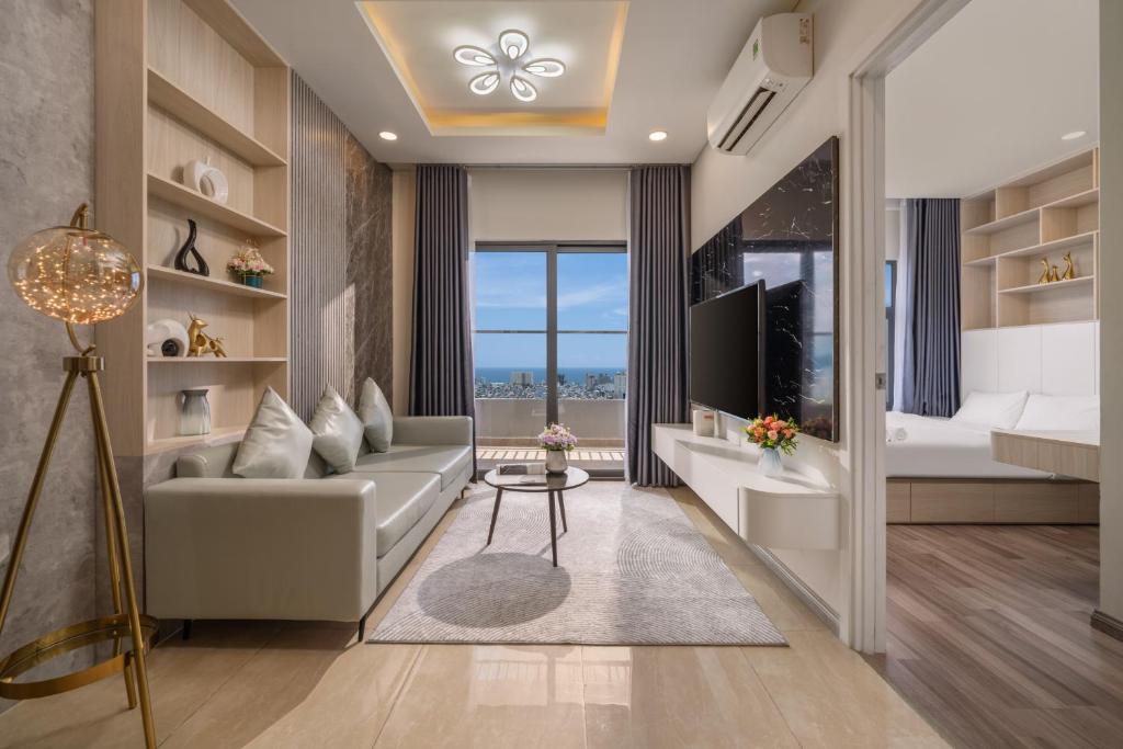 Monarchy Luxury 2 Bedroom Apartment Danang by Villuxy