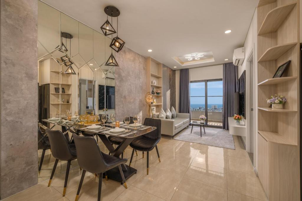 Monarchy Luxury 2 Bedroom Apartment Danang by Villuxy