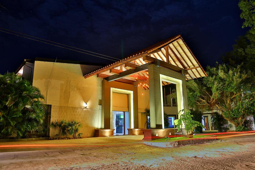 Miridiya Lake Resort photo 1